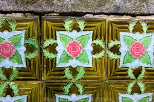 Flower tile green