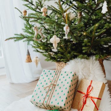 Wo steht der Christbaum in 2024?  Mit Feng Shui eine Festliche Harmonie schaffen