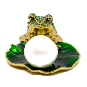 3-Legged Toad with Giant Pearl