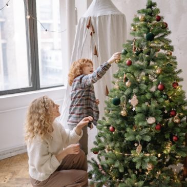 DECK THE HALLS WITH GOOD CHI: CHRISTMAS TREE PLACEMENT TIPS FOR 2025