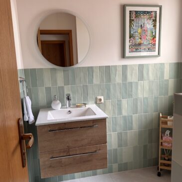POWDER ROOM IN THE WEALTH SECTOR?